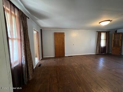 2832 Plank Road Moriah, NY 12956 - Photo 7 of 24 livroom