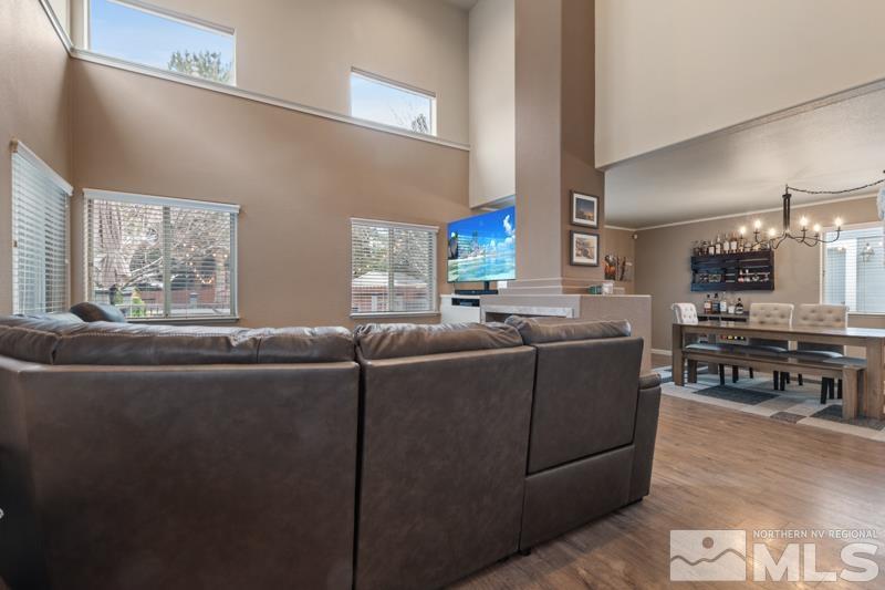 7595 Whimbleton Way Reno, NV 89511 - Photo 4 of 36 a living room with furniture and windows