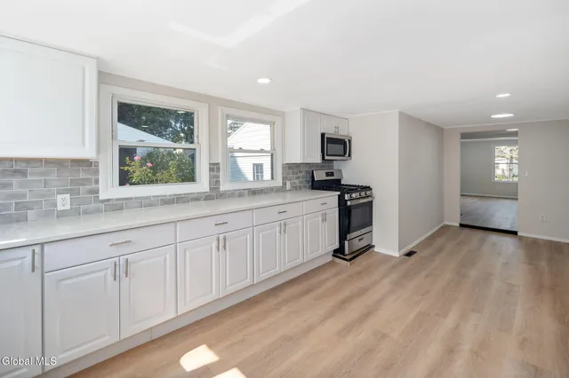 $269,999 | 29 Massachusetts Avenue, East Greenbush, NY 12144