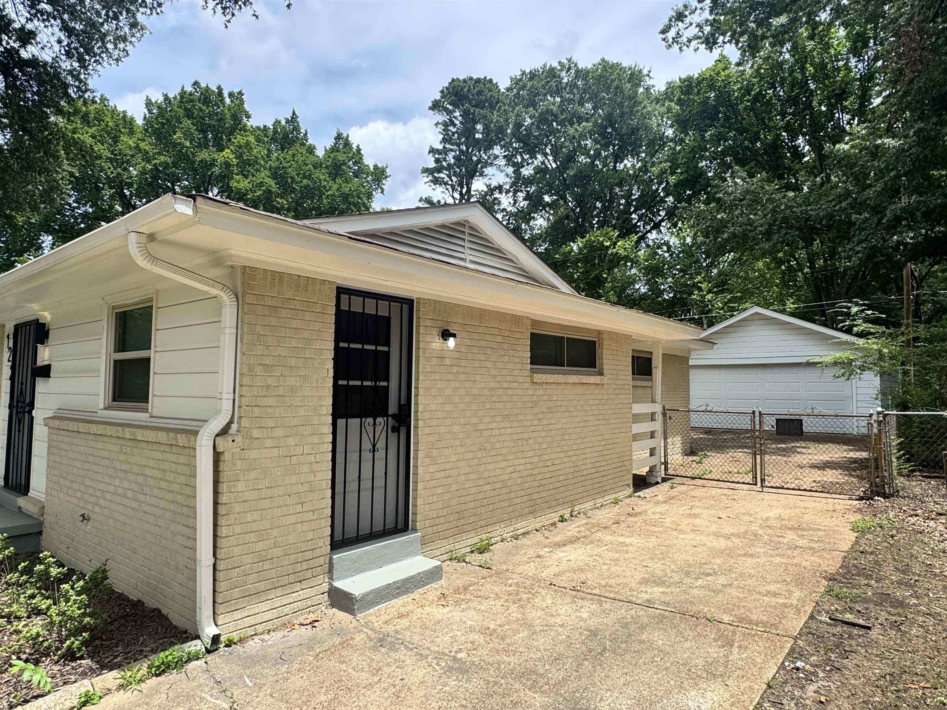 1220 South White Station Road Memphis, TN 38117 - Photo 2 of 16