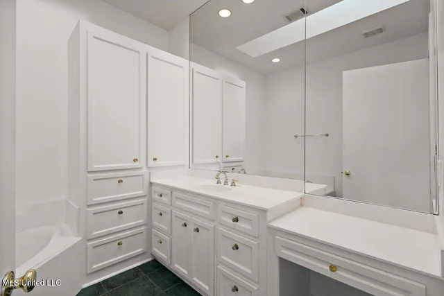 $499,000 | 21 Breakers Lane, Ridgeland, MS 39157