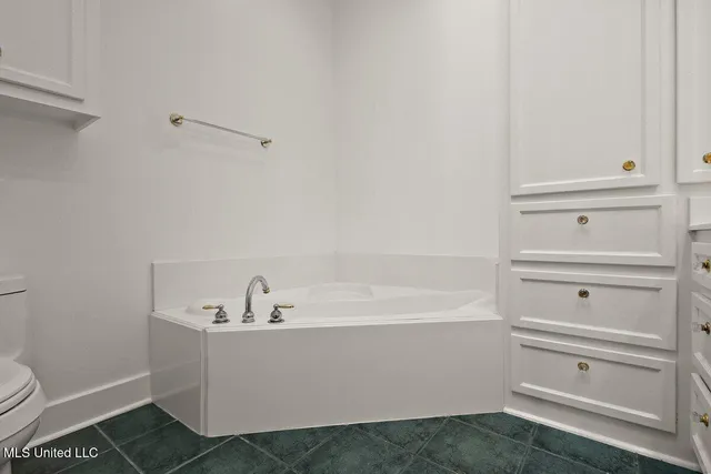 $499,000 | 21 Breakers Lane, Ridgeland, MS 39157