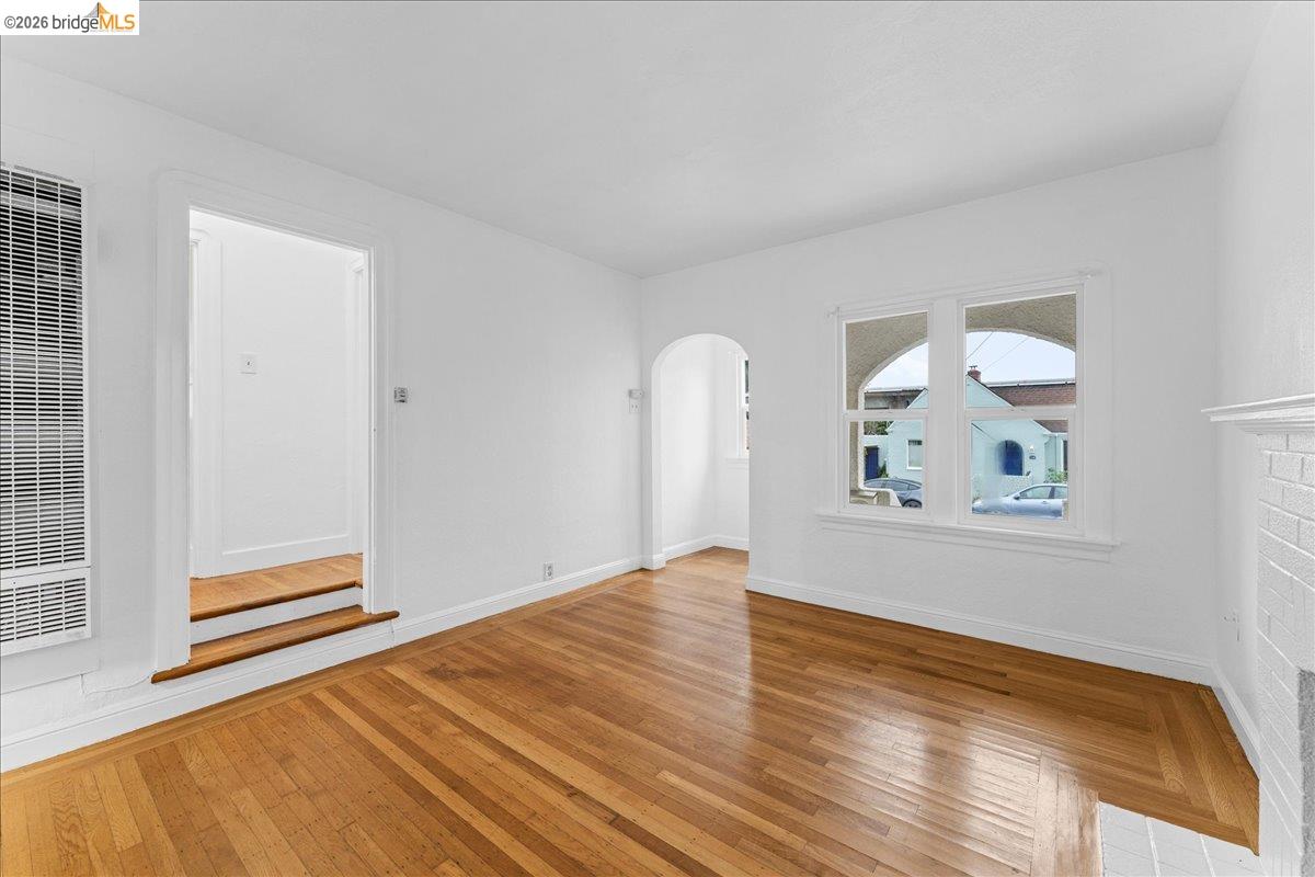 1127 Key Rte Boulevard Albany, CA 94706 - Photo 30 of 36 a view of an empty room and wooden floor