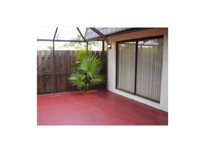 7596 Courtyard Run East, Unit 7596 Boca Raton, FL 33433 - Photo 7 of 8 Patio/Deck