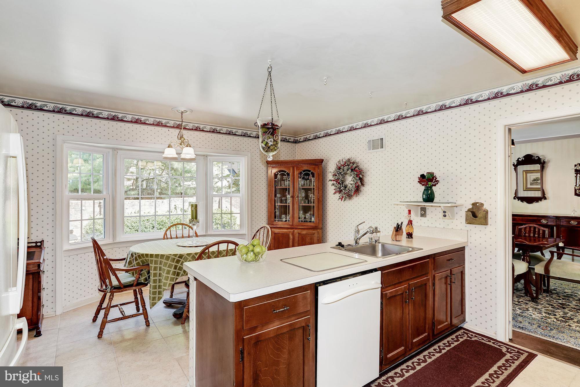 10247 Gainsborough Road Potomac, MD 20854 - Photo 15 of 28 Kitchen