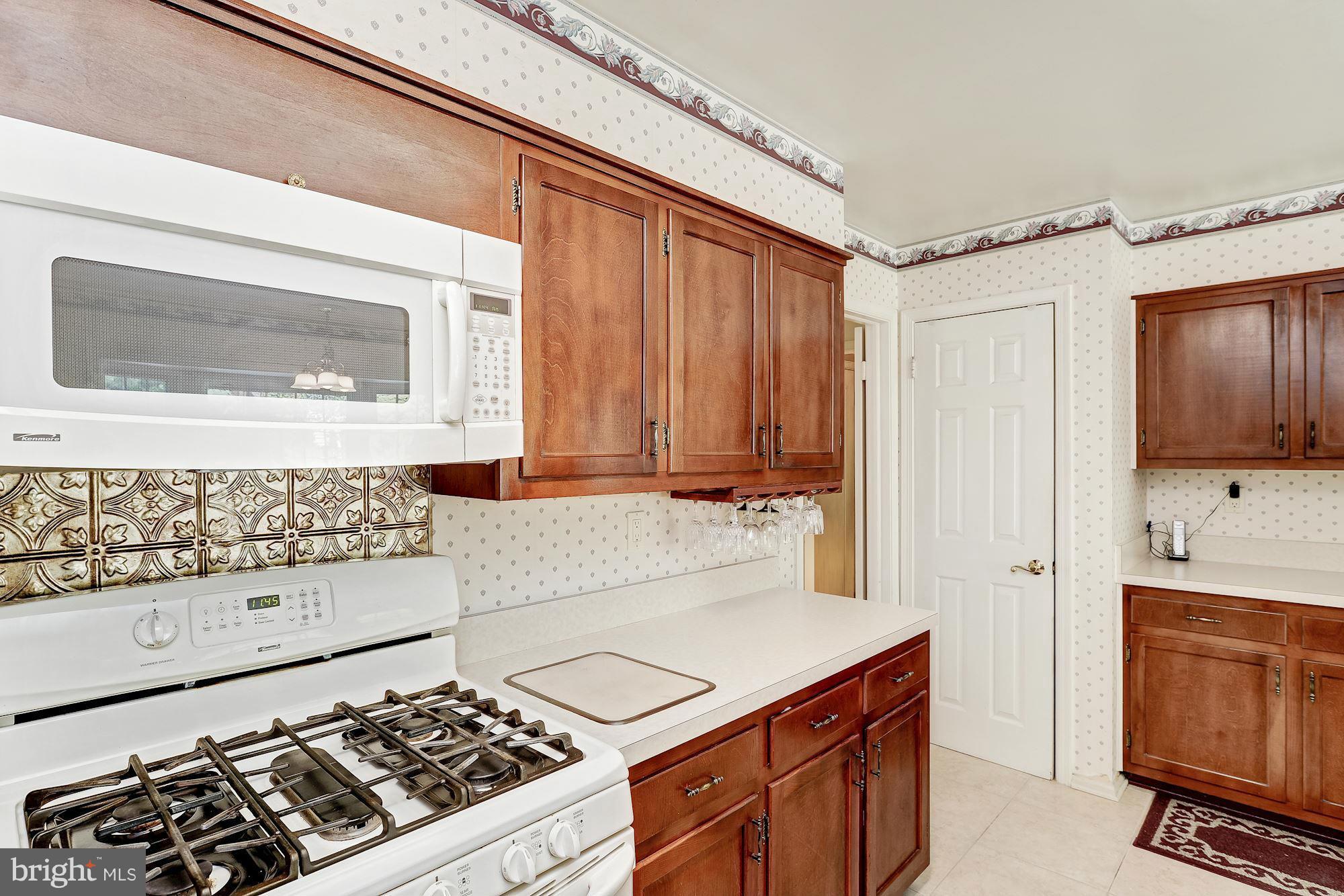 10247 Gainsborough Road Potomac, MD 20854 - Photo 17 of 28 Kitchen