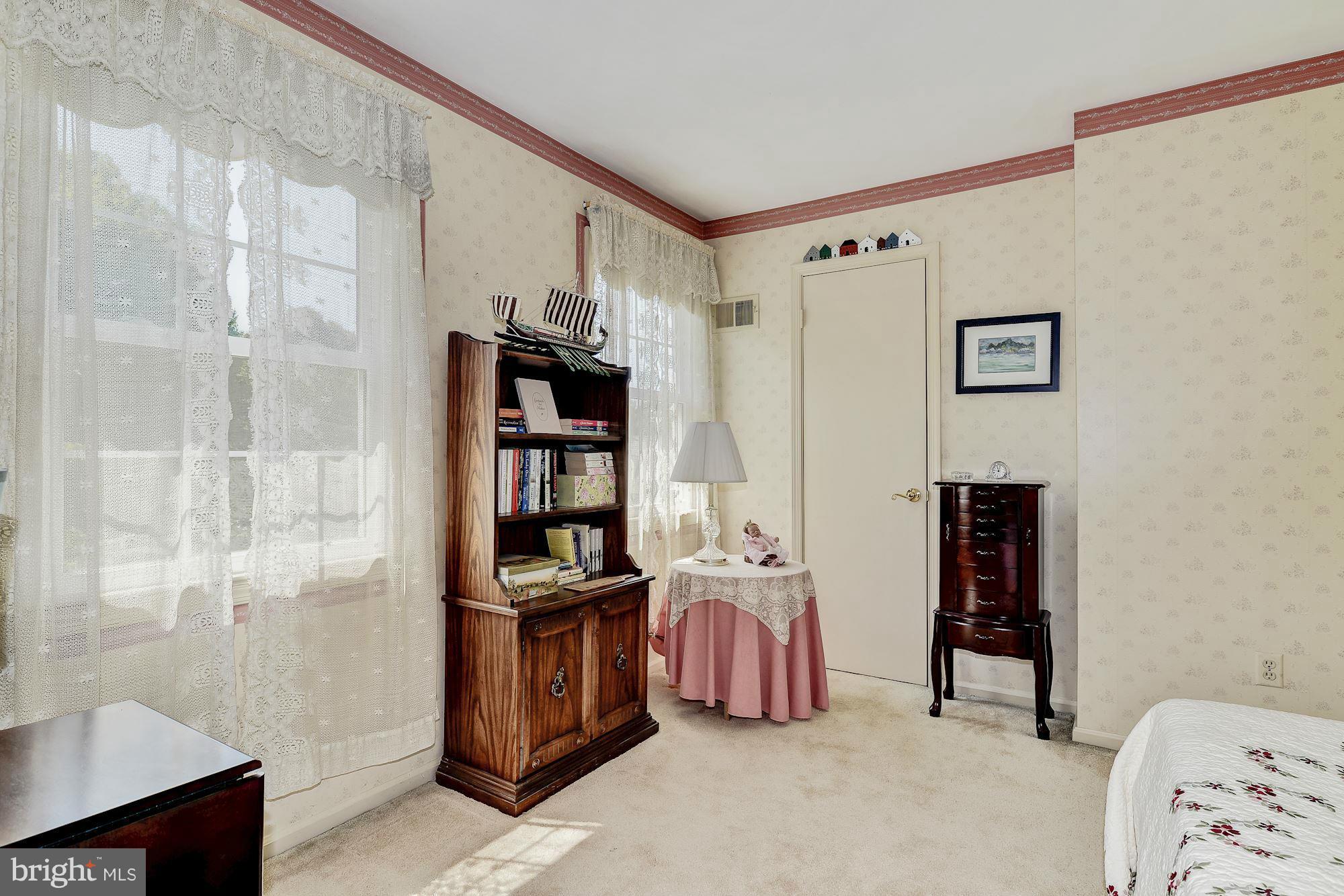 10247 Gainsborough Road Potomac, MD 20854 - Photo 20 of 28 Bedroom (Master)
