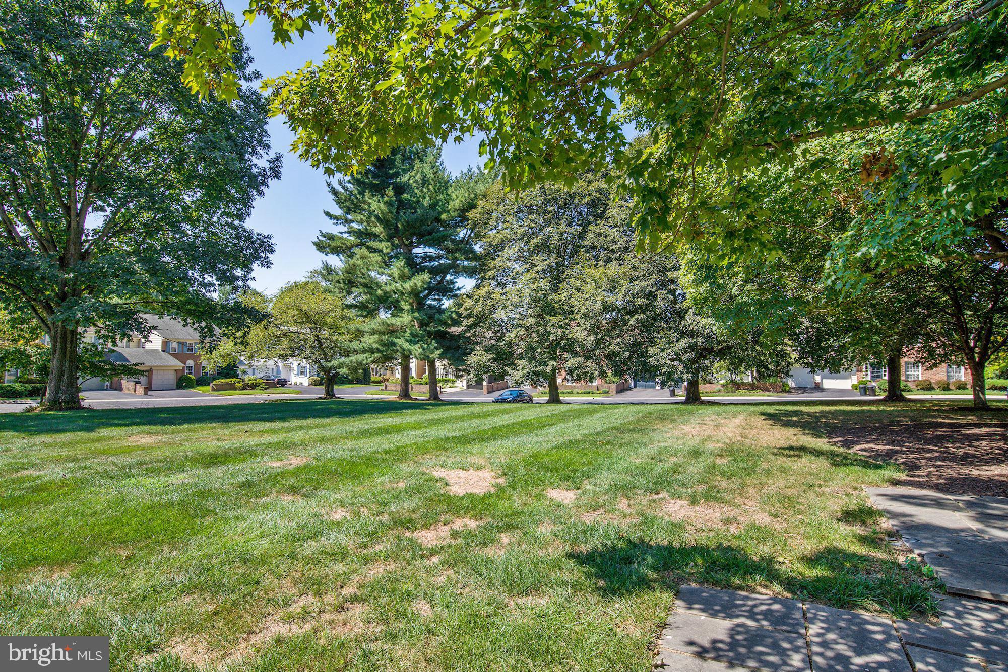 10247 Gainsborough Road Potomac, MD 20854 - Photo 5 of 28 Exterior (General)