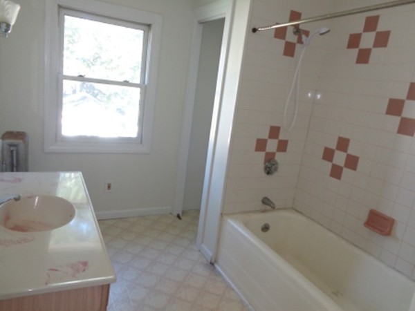 280 Lexington Street Springfield, MA 01104 - Photo 6 of 15