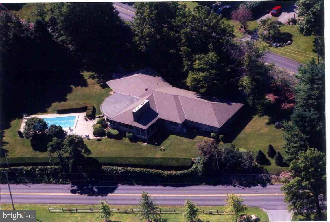 207 Owl Hill Road Lititz, PA 17543 - Photo 2 of 40