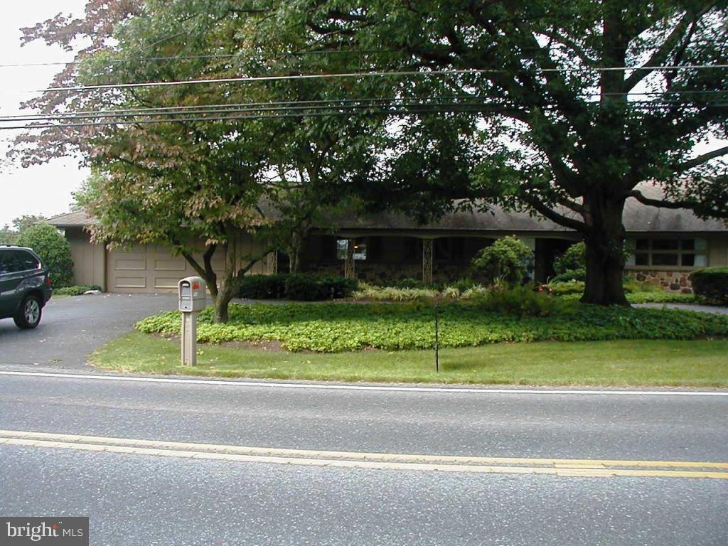 207 Owl Hill Road Lititz, PA 17543 - Photo 3 of 40