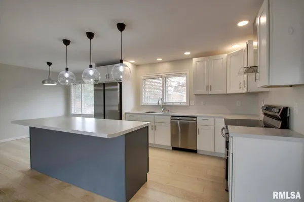 $279,000 | 1628 Wilmar Drive, Quincy, IL 62301