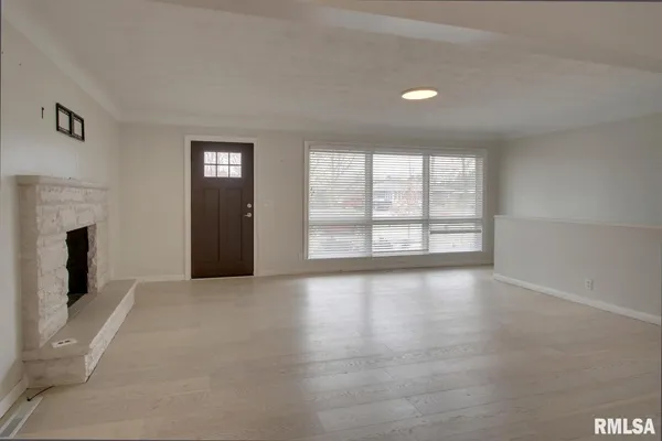 $279,000 | 1628 Wilmar Drive, Quincy, IL 62301