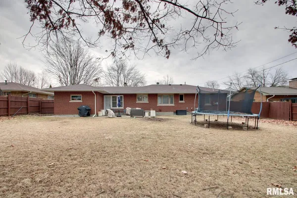 $279,000 | 1628 Wilmar Drive, Quincy, IL 62301