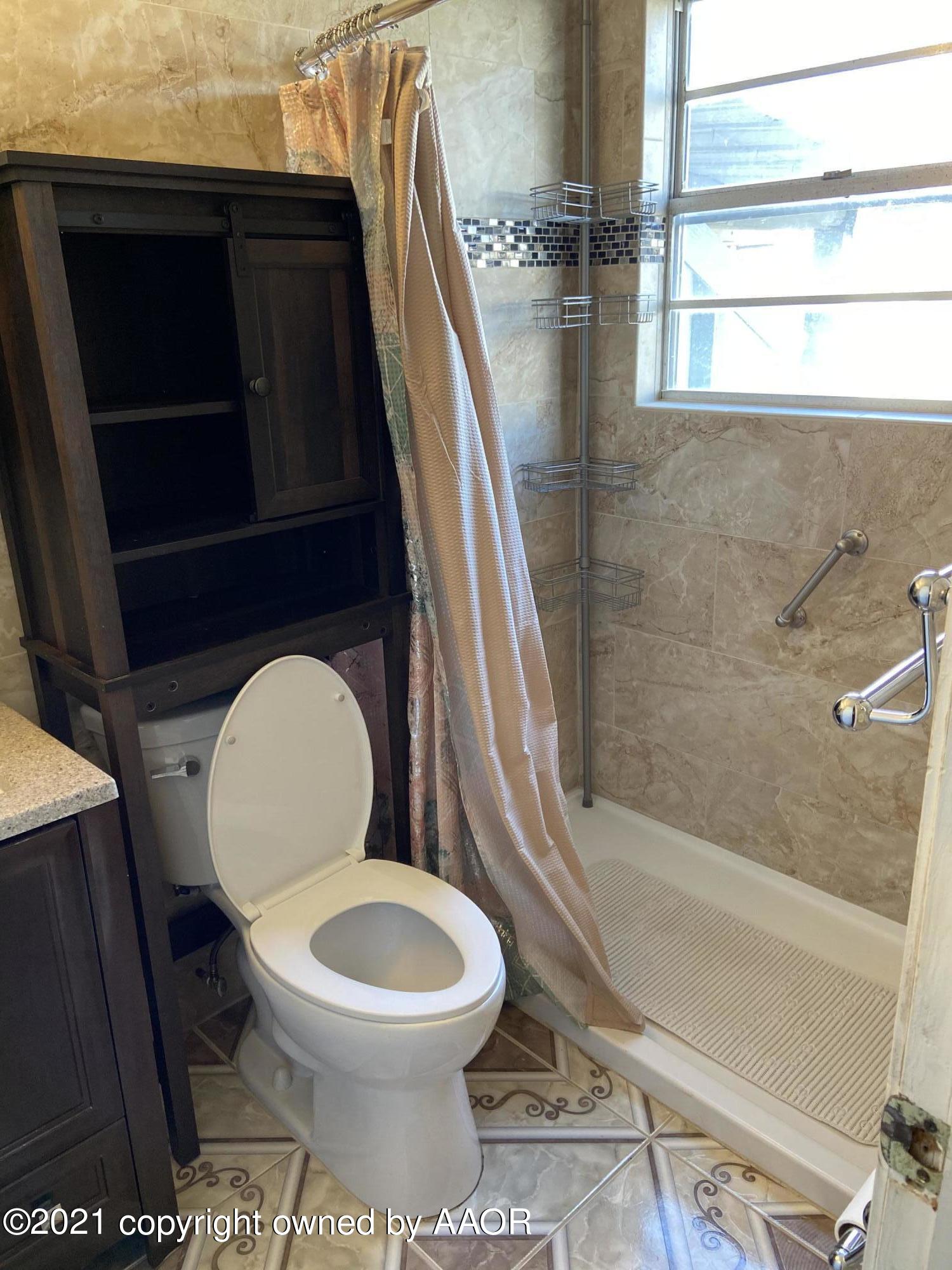 4339 South Tyler Street Amarillo, TX 79110 - Photo 8 of 11 a bathroom with a toilet a sink and a bathtub