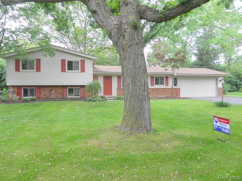 7212 Stonebrook Road West Bloomfield, MI 48322 - Photo 1 of 20 Stonebrook 037.jpg
