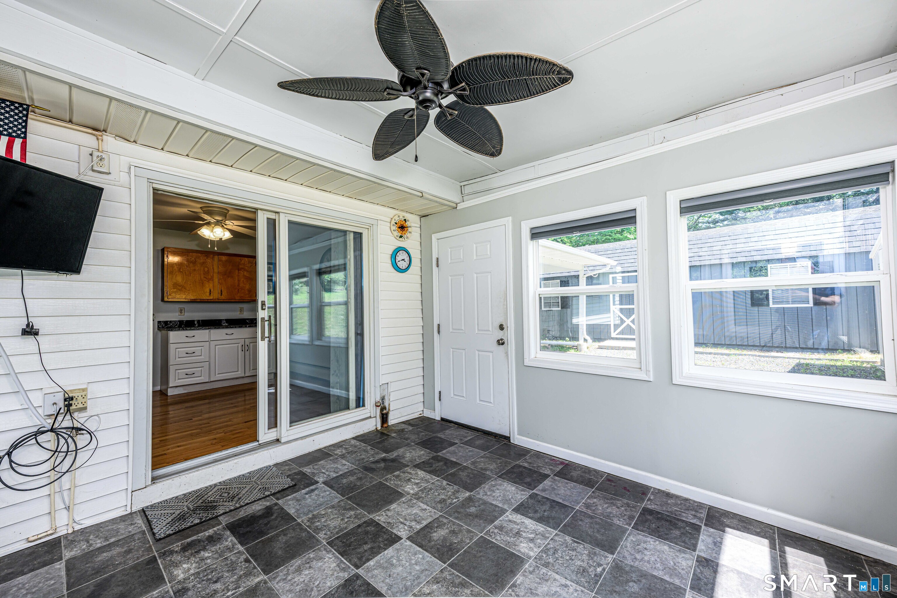 91 Nicholas Road Wallingford, CT 06492 - Photo 7 of 31 Sun Room - sliding doors to kitchen