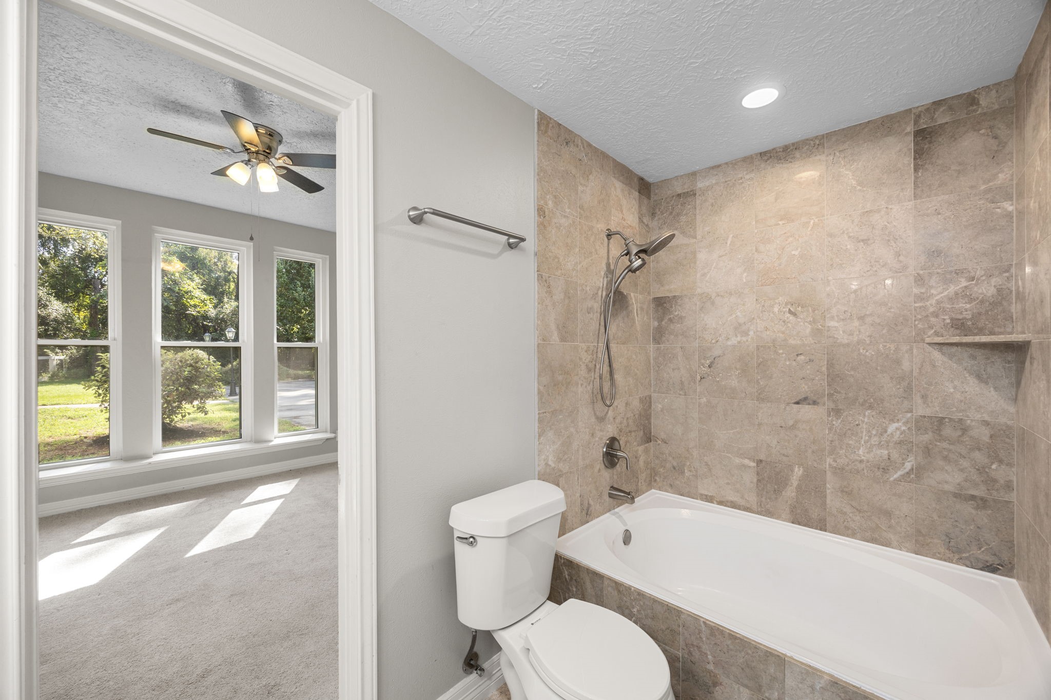 21802 Lindheimer Road Hockley, TX 77447 - Photo 32 of 50 a bathroom with a toilet a sink and bathtub