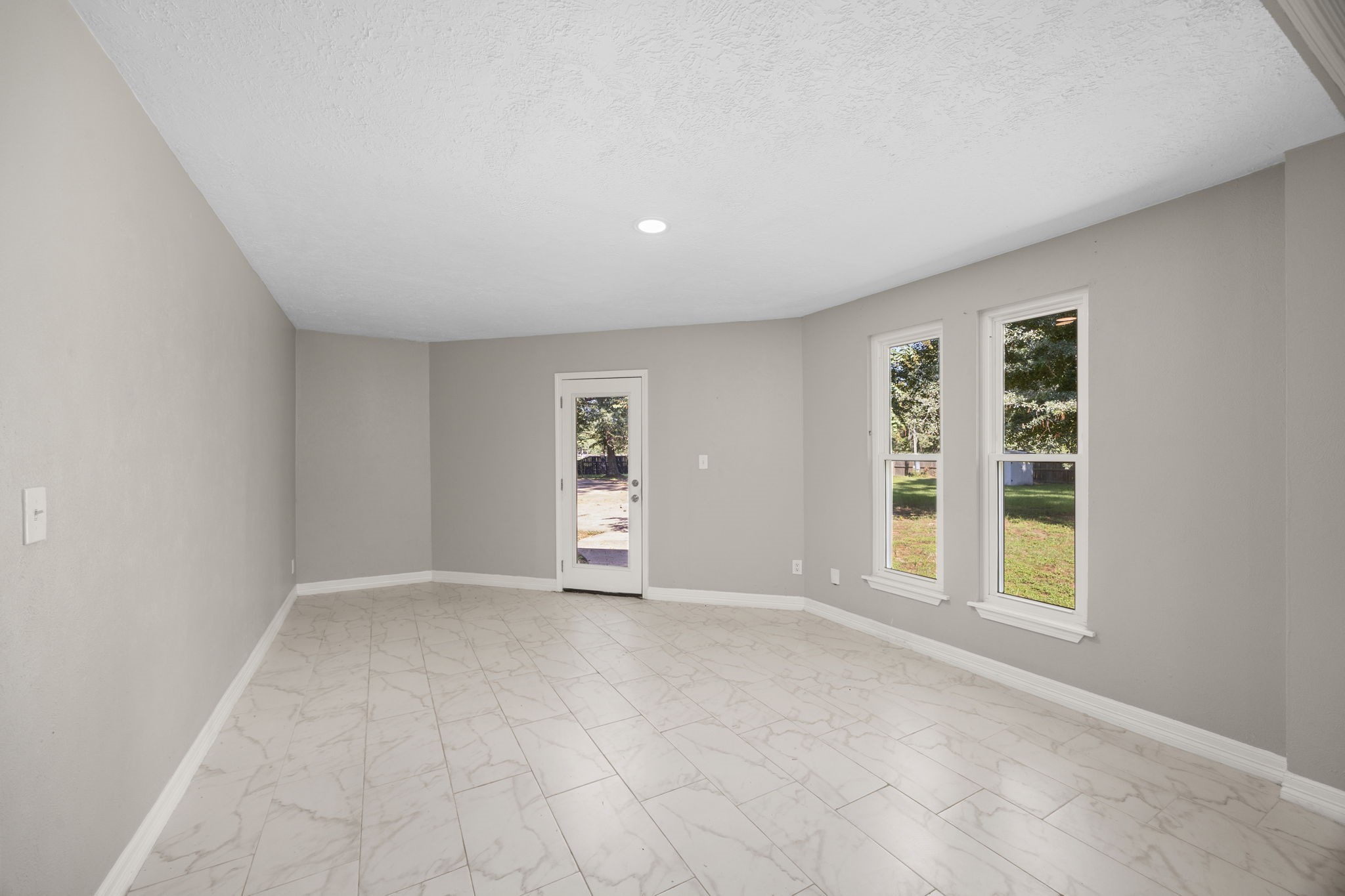 21802 Lindheimer Road Hockley, TX 77447 - Photo 34 of 50 an empty room with windows