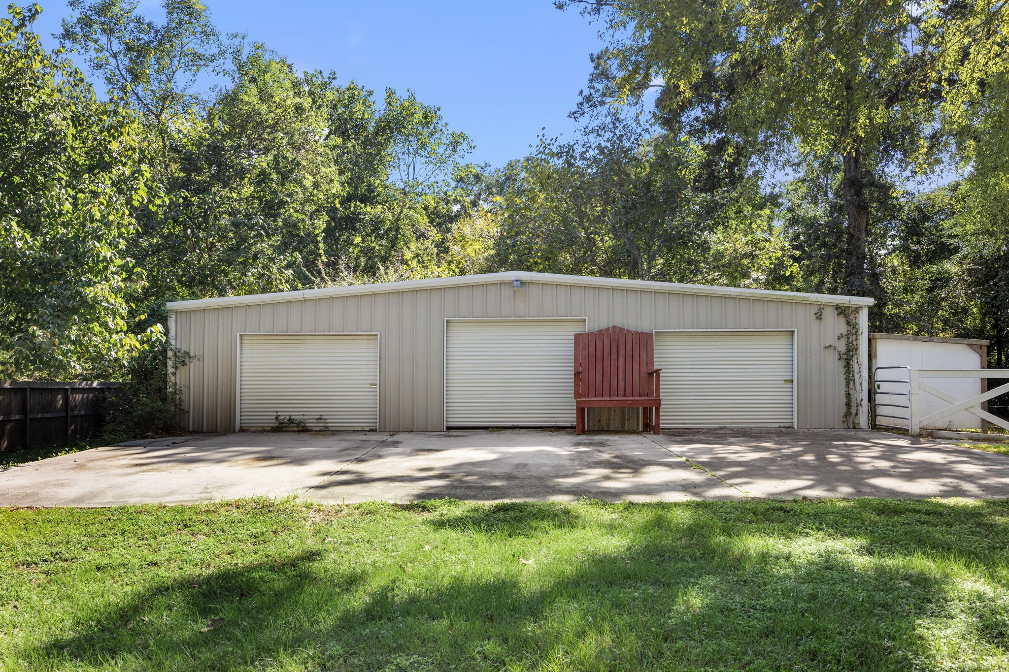 21802 Lindheimer Road Hockley, TX 77447 - Photo 9 of 50 a view of a backyard of a house