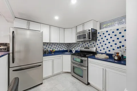 $2,400,000 | 6 Lynbrook Road, Southborough, MA 01772