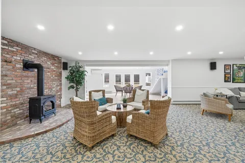 $2,400,000 | 6 Lynbrook Road, Southborough, MA 01772