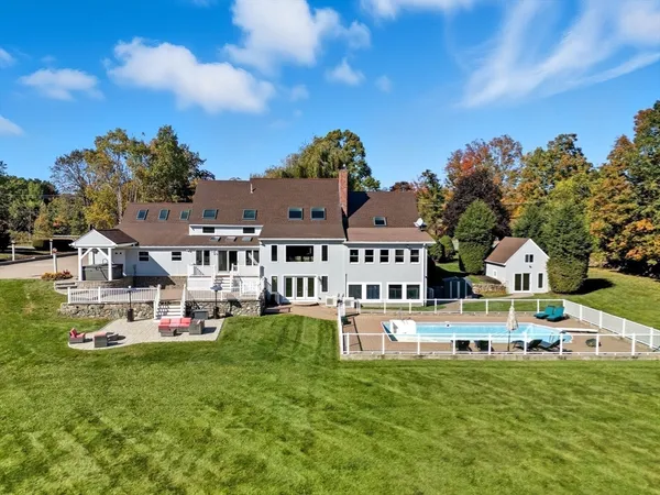 $2,400,000 | 6 Lynbrook Road, Southborough, MA 01772