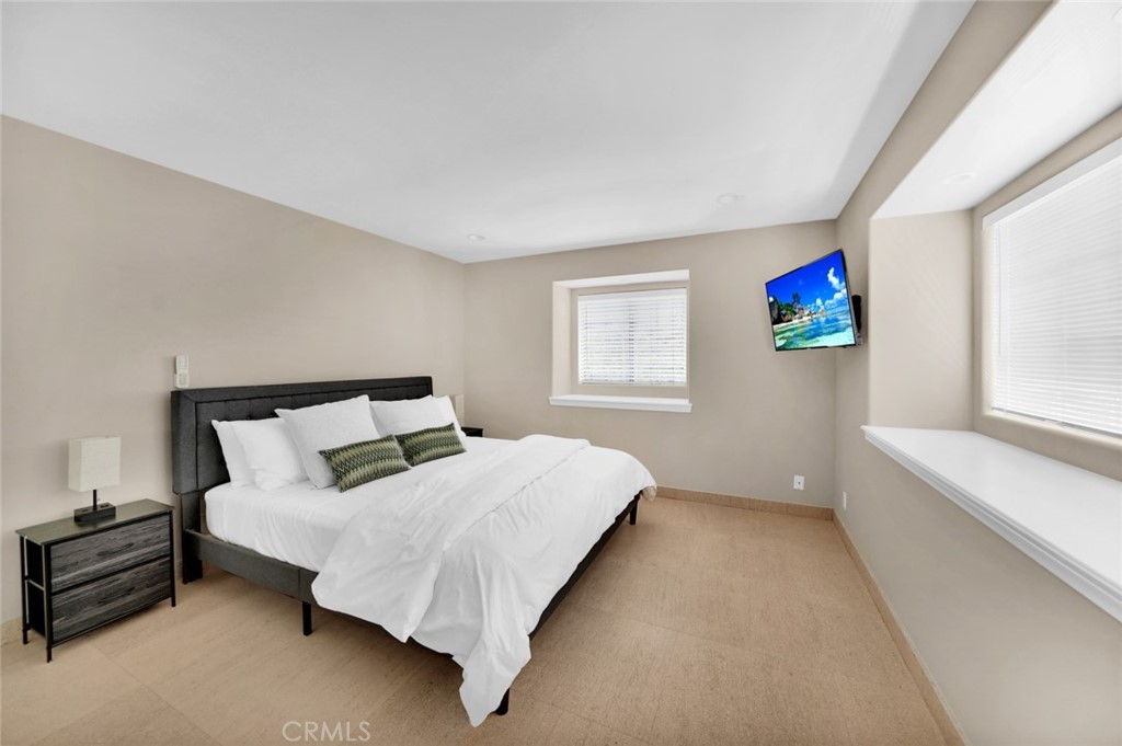 4805 River Avenue, Unit B Newport Beach, CA 92663 - Photo 2 of 9 a bedroom with bed and a window