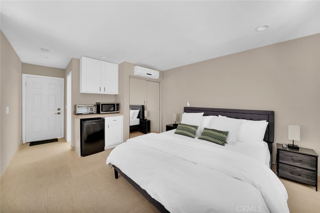 4805 River Avenue, Unit B Newport Beach, CA 92663 - Photo 3 of 9