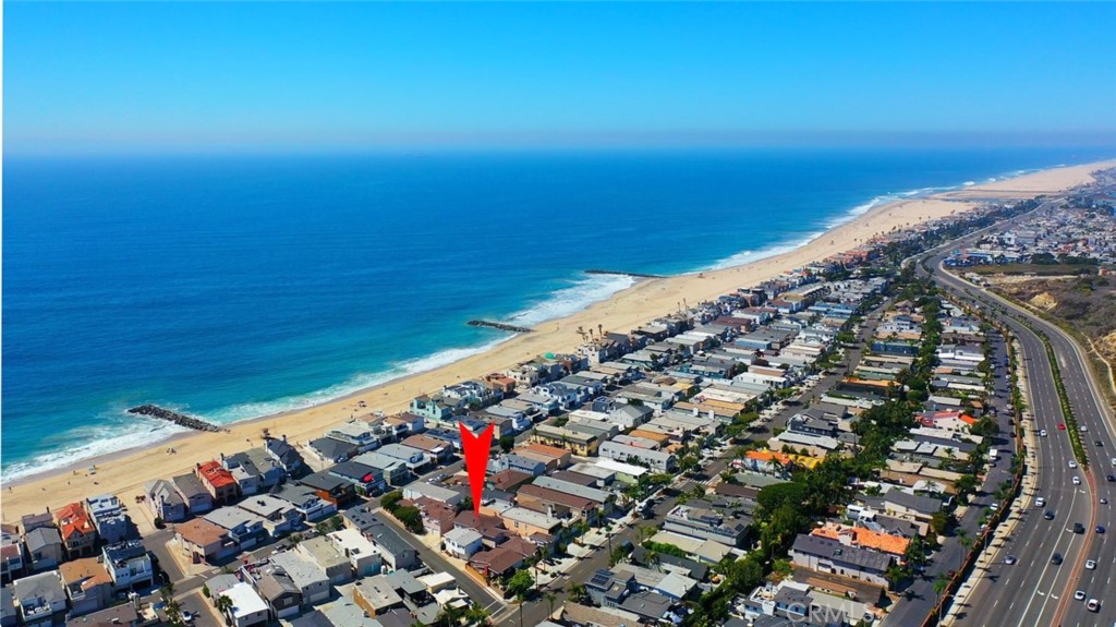 4805 River Avenue, Unit B Newport Beach, CA 92663 - Photo 5 of 9 a view of an ocean
