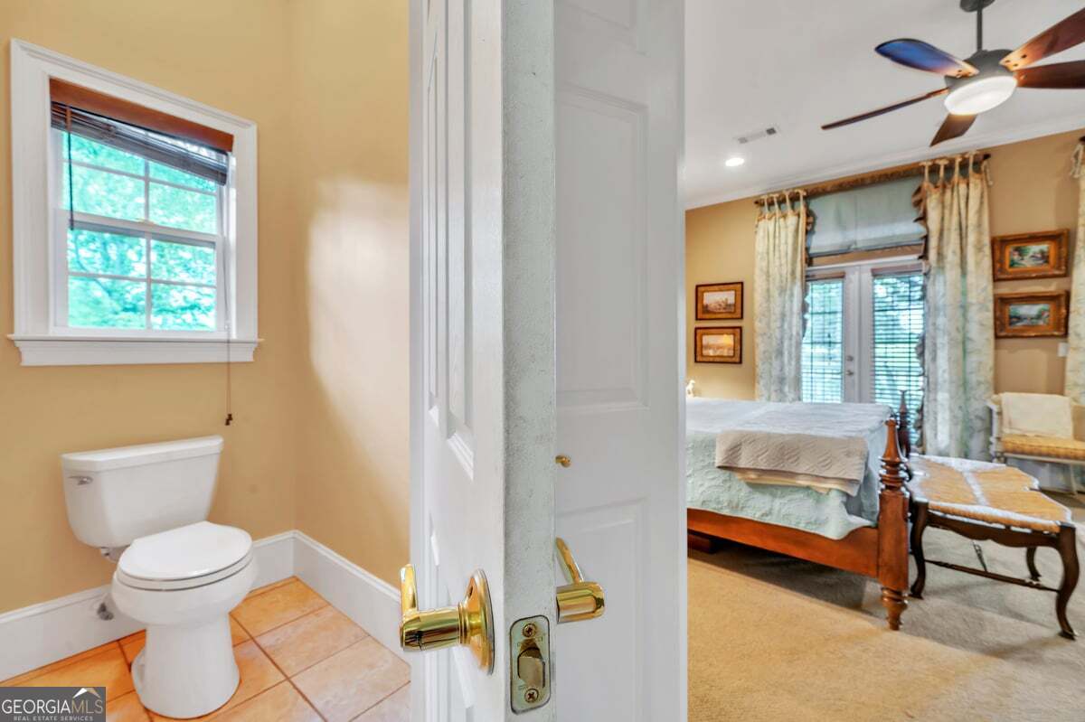696 Cork Ferry Road Cordele, GA 31015 - Photo 24 of 79 a spacious bathroom with a toilet sink and a bathtub