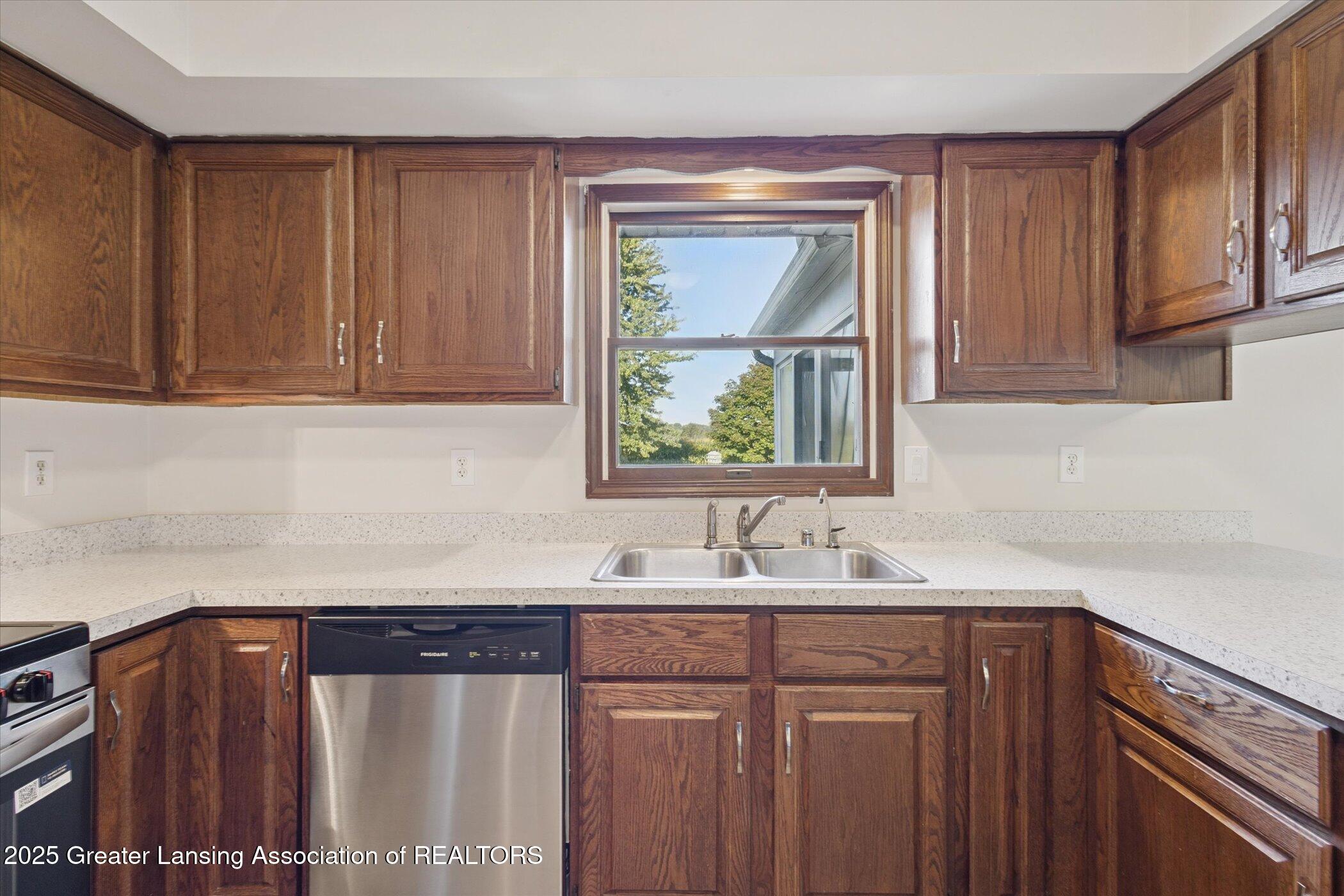 854 South Ainger Road Charlotte, MI 48813 - Photo 8 of 48 20-854-S-Ainger-Rd-Charlotte-MI-48813-Wi