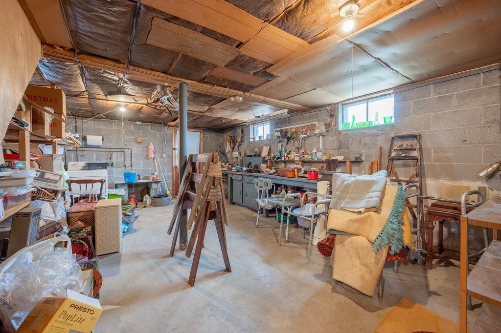 5676 Alum Spring Road Pulaski, VA 24301 - Photo 32 of 46 Gallery Image 32