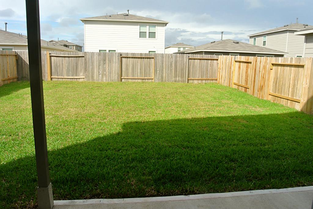 2619 Skyview Long Drive Houston, TX 77047 - Photo 11 of 11 a view of a back yard from a patio