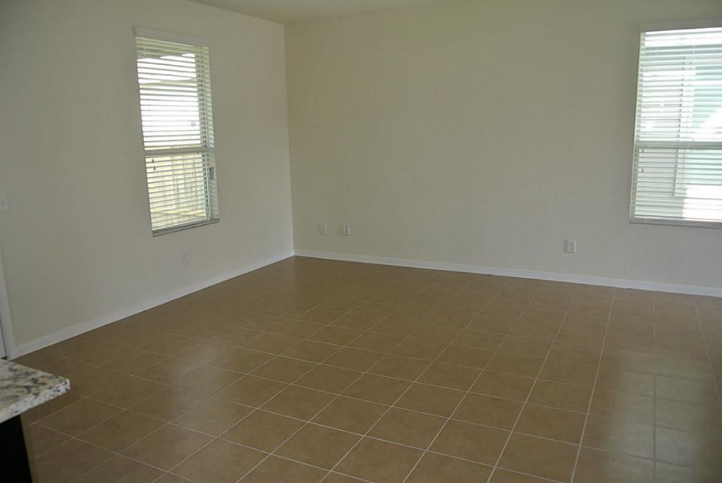 2619 Skyview Long Drive Houston, TX 77047 - Photo 5 of 11 an empty room with windows