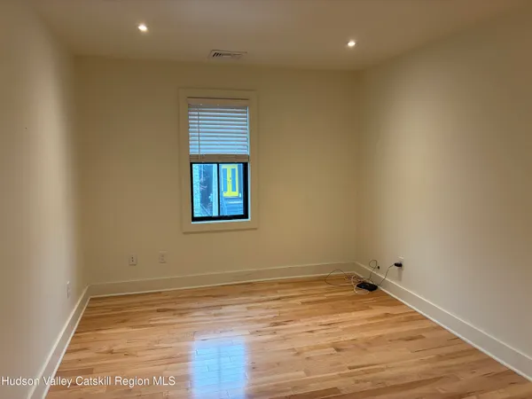 $2,250 | 217 State Street, Unit 2, Hudson, NY 12534