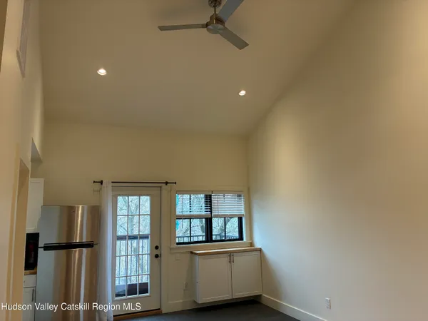 $2,250 | 217 State Street, Unit 2, Hudson, NY 12534