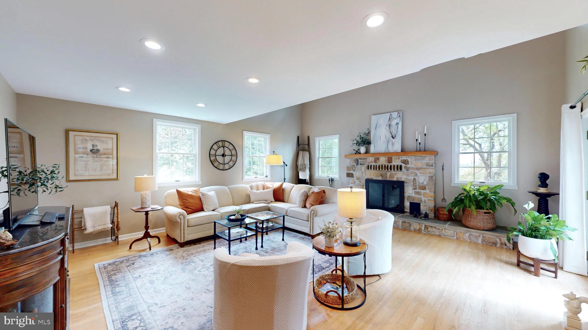 21539 Oatlands Road Aldie, VA 20105 - Photo 19 of 112 Gorgeous family room