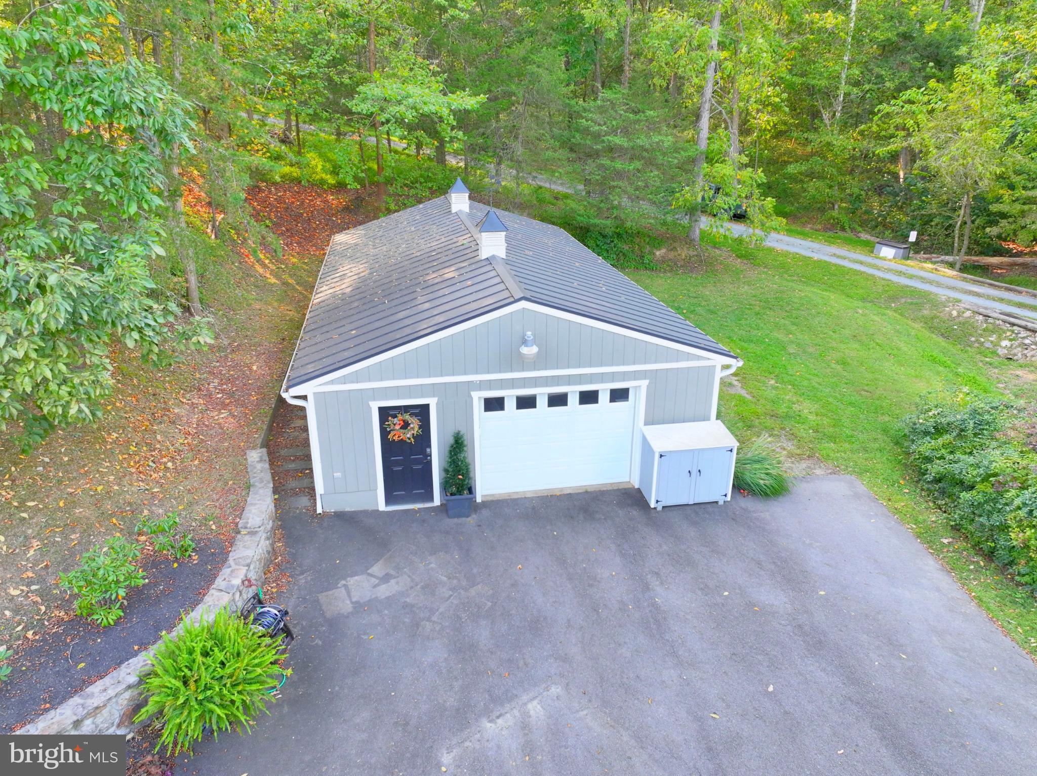 21539 Oatlands Road Aldie, VA 20105 - Photo 78 of 112 Detached 4 car garage with single door