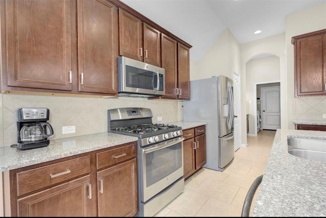 2513 Golfcrest Drive Houston, TX 77089 - Photo 11 of 33