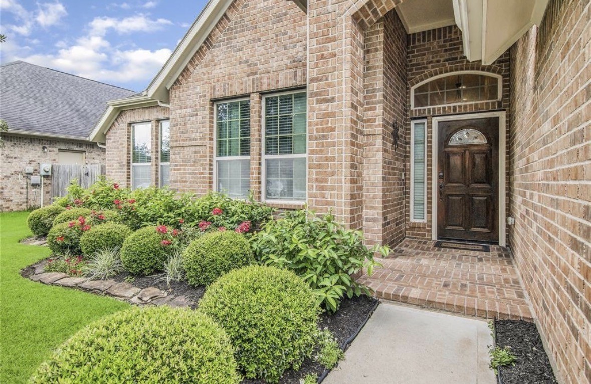 2513 Golfcrest Drive Houston, TX 77089 - Photo 2 of 33