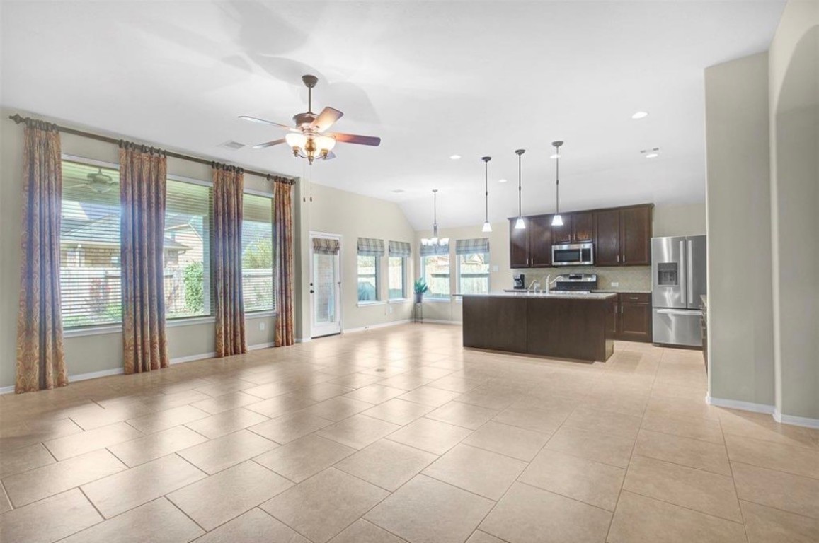 2513 Golfcrest Drive Houston, TX 77089 - Photo 4 of 33