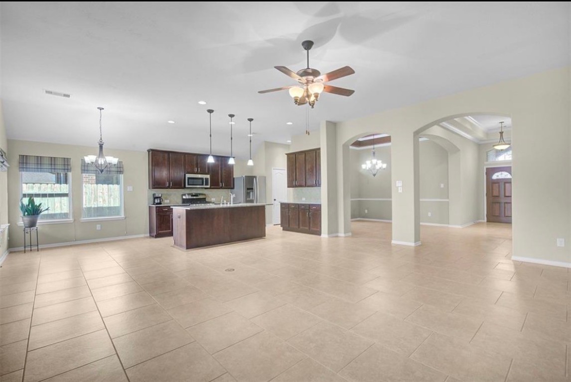 2513 Golfcrest Drive Houston, TX 77089 - Photo 7 of 33