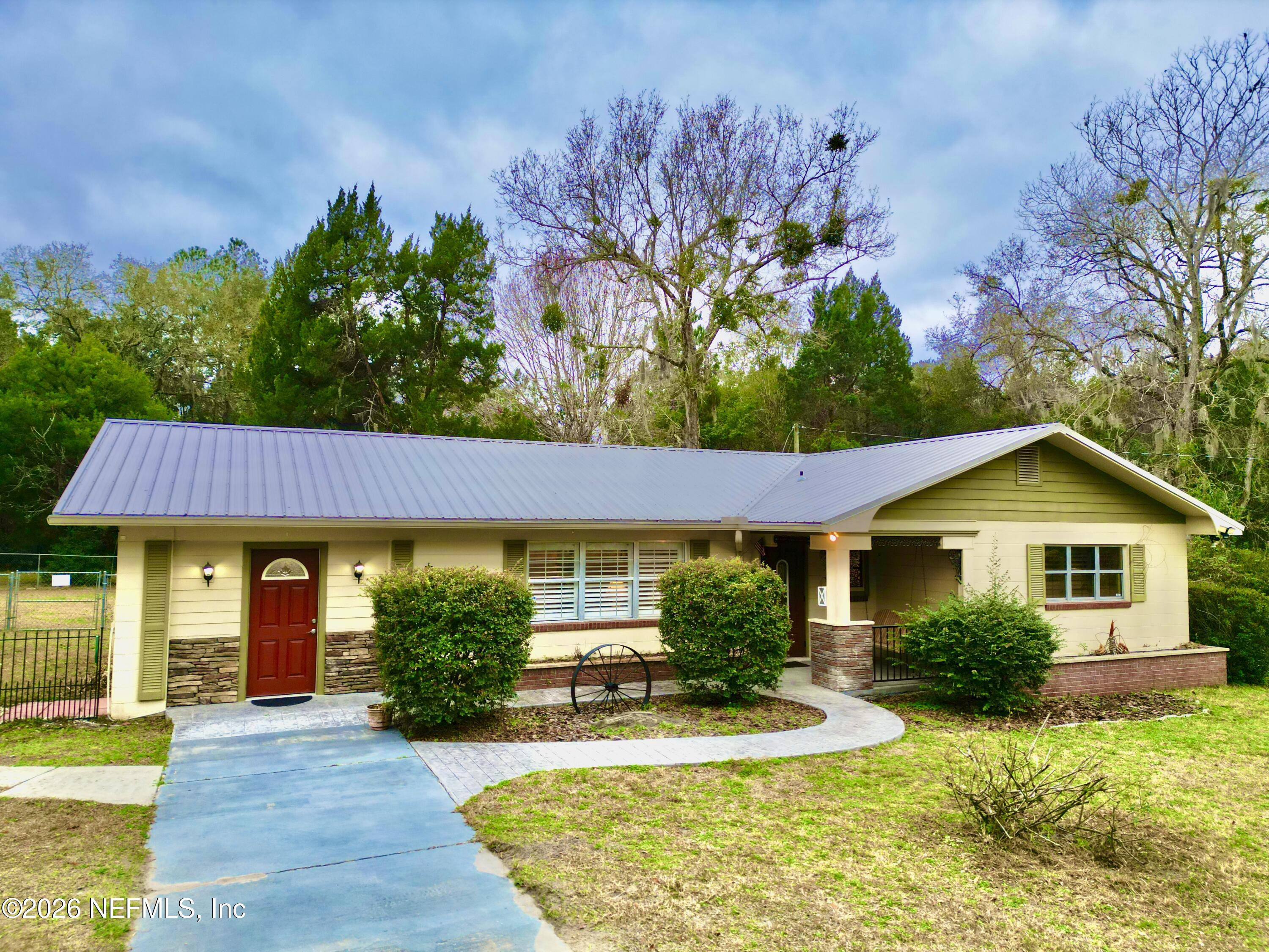 17221 Northeast 77th Lane Hawthorne, FL 32640 - Photo 1 of 59 a front view of a house with garden