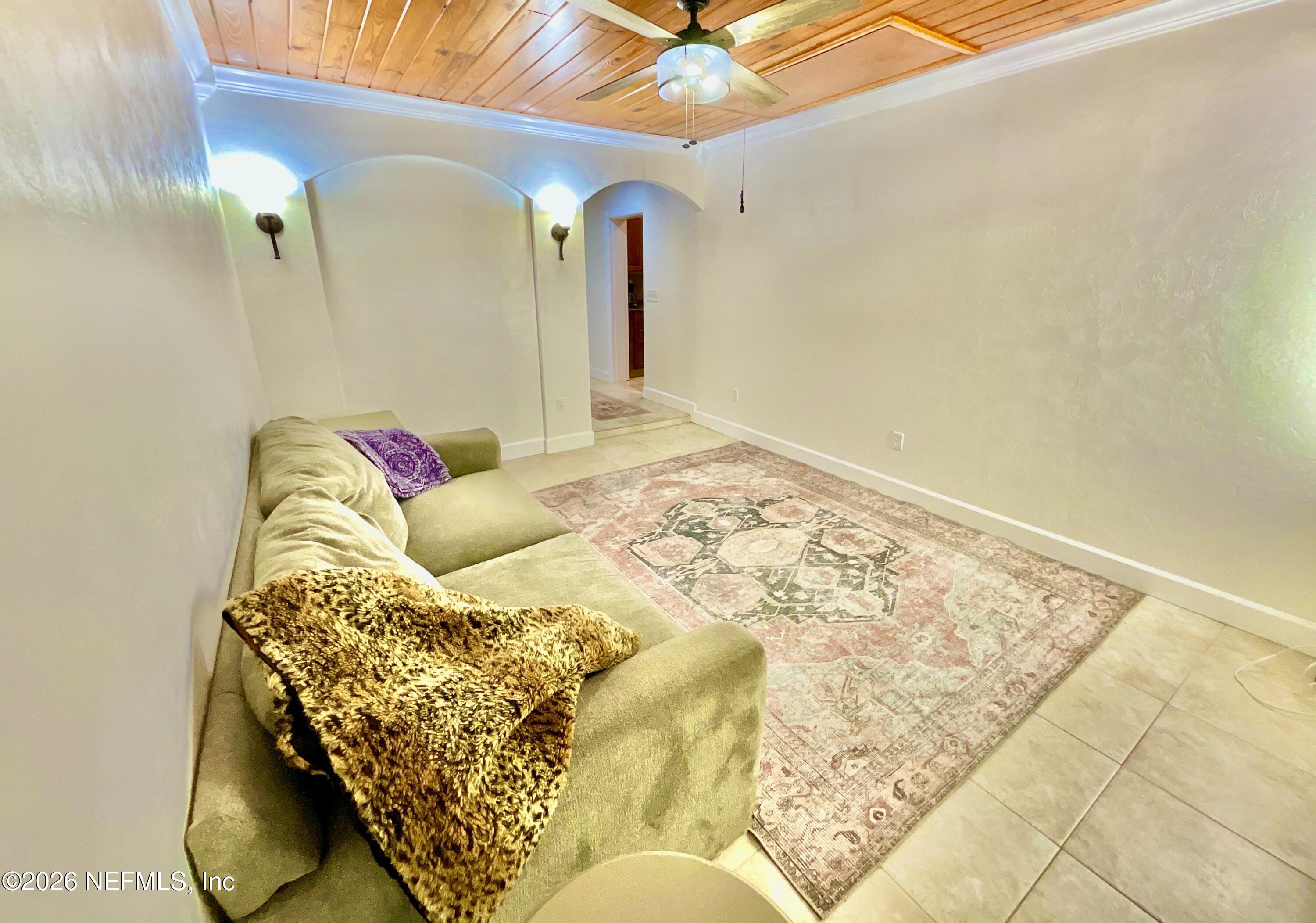 17221 Northeast 77th Lane Hawthorne, FL 32640 - Photo 39 of 59 a living room with a couch