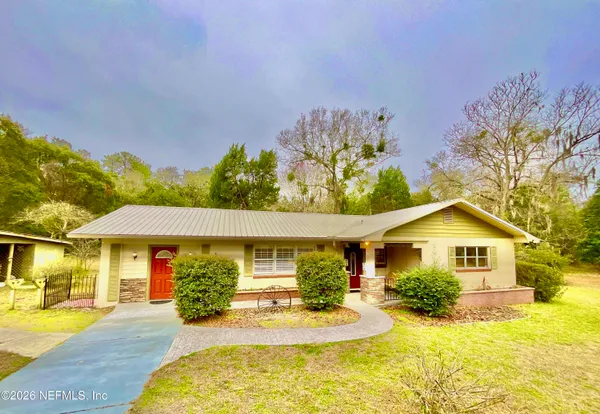 a view of a house with a yard