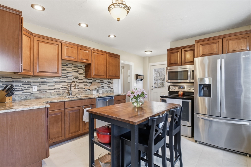 4 Brookside Avenue Worcester, MA 01602 - Photo 21 of 31
