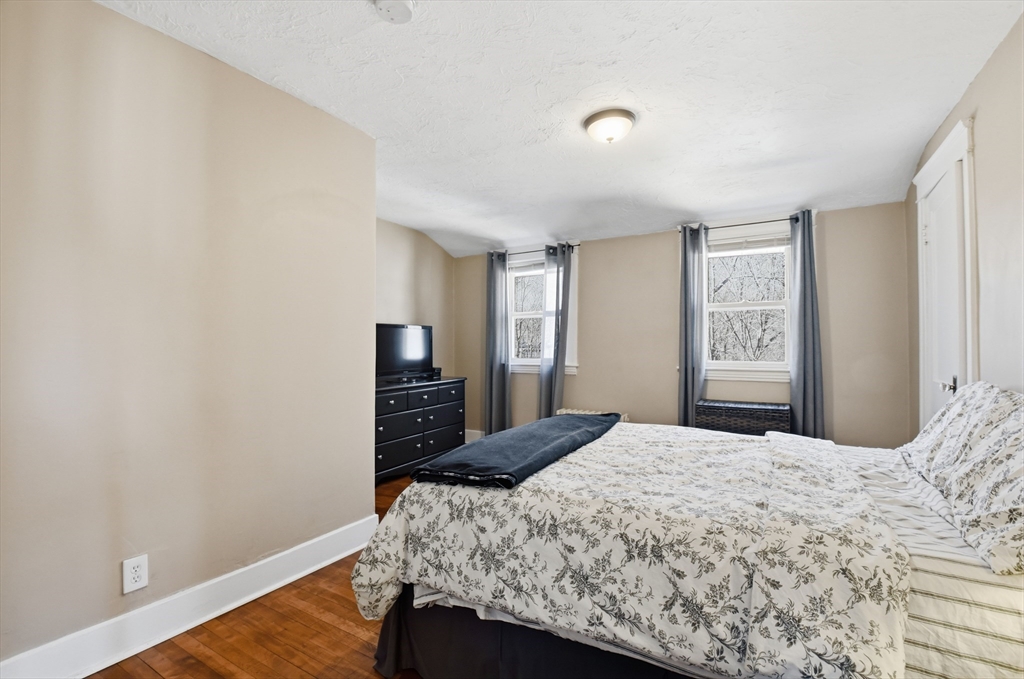 4 Brookside Avenue Worcester, MA 01602 - Photo 26 of 31