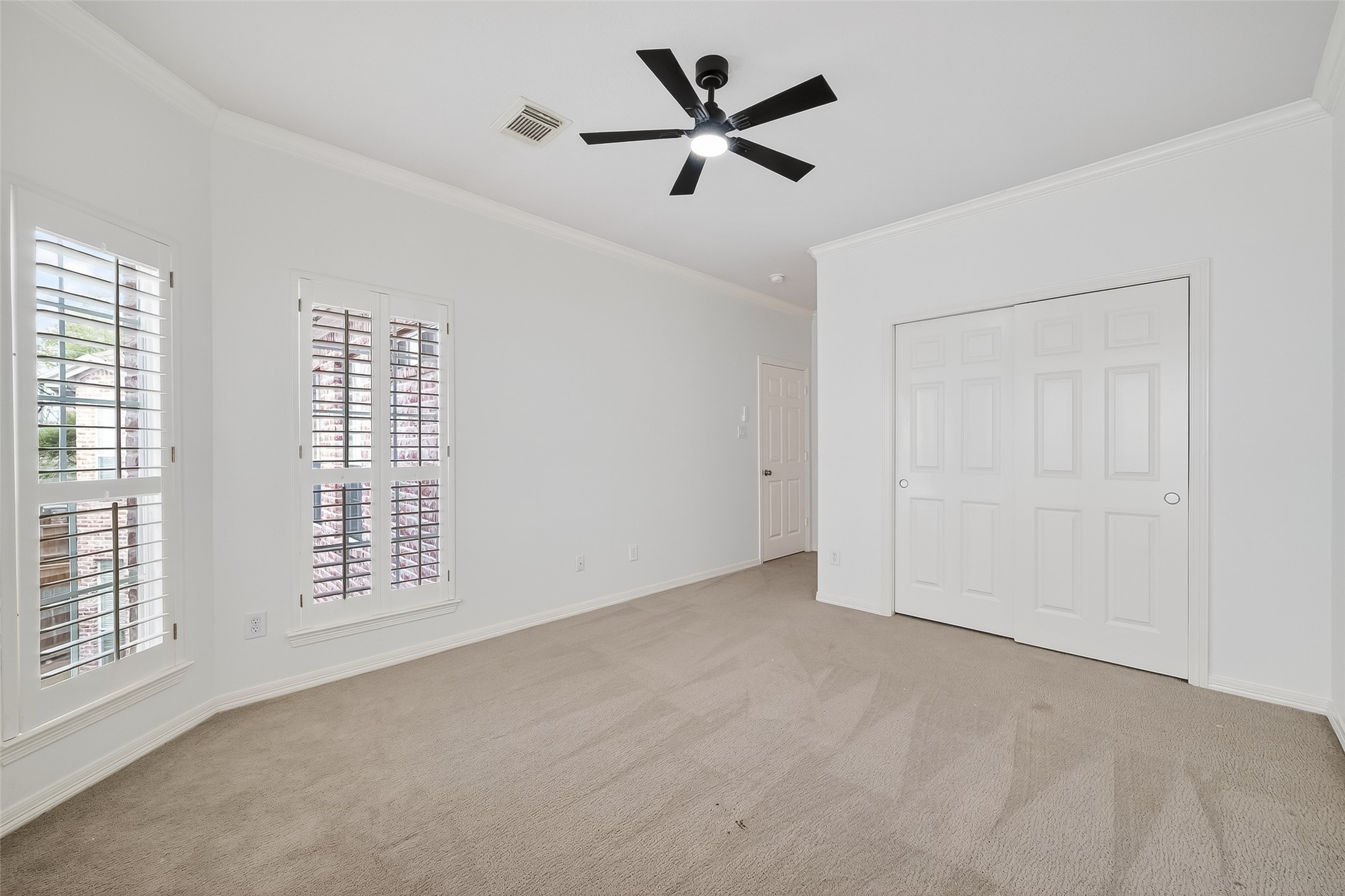 5835 Val Verde Street Houston, TX 77057 - Photo 13 of 21 a view of an empty room with a window