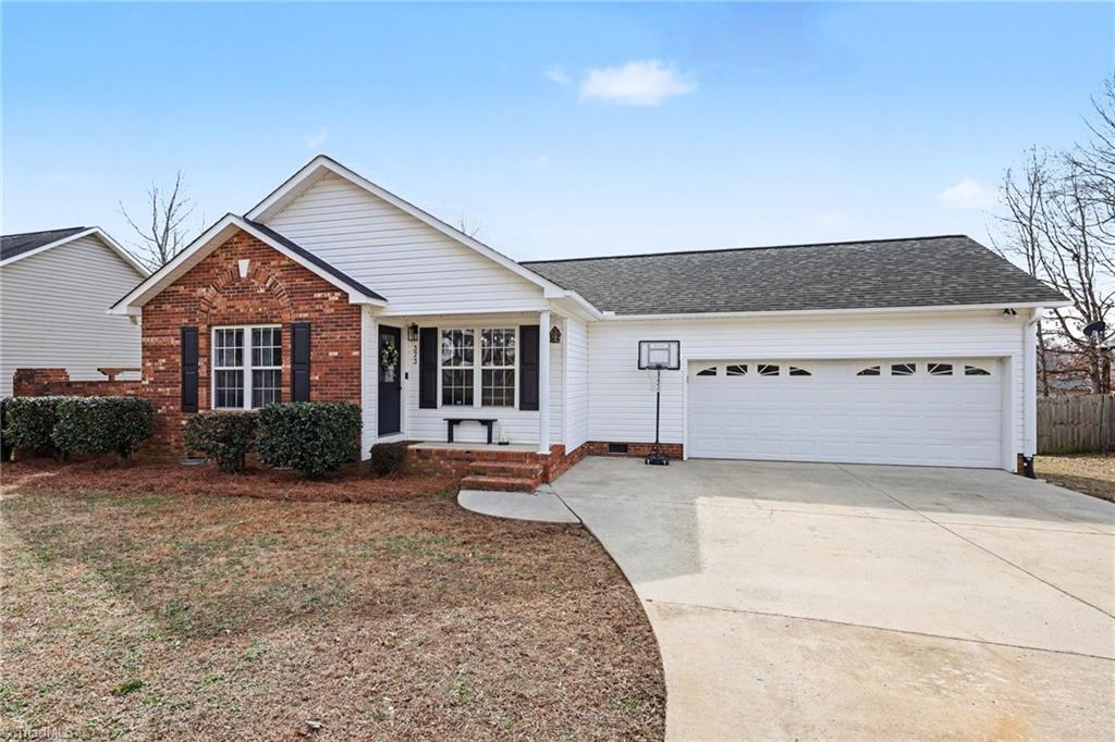 323 Jarrett Road Thomasville, NC 27360 - Photo 2 of 25